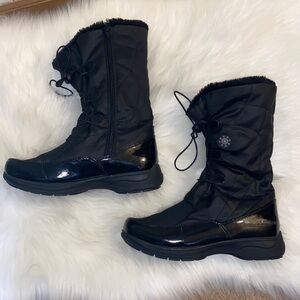 Weatherproof snow boots